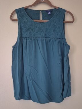 🎉 5/$15 | GAP | Green Swing Tank with Embroidered Floral Neckline